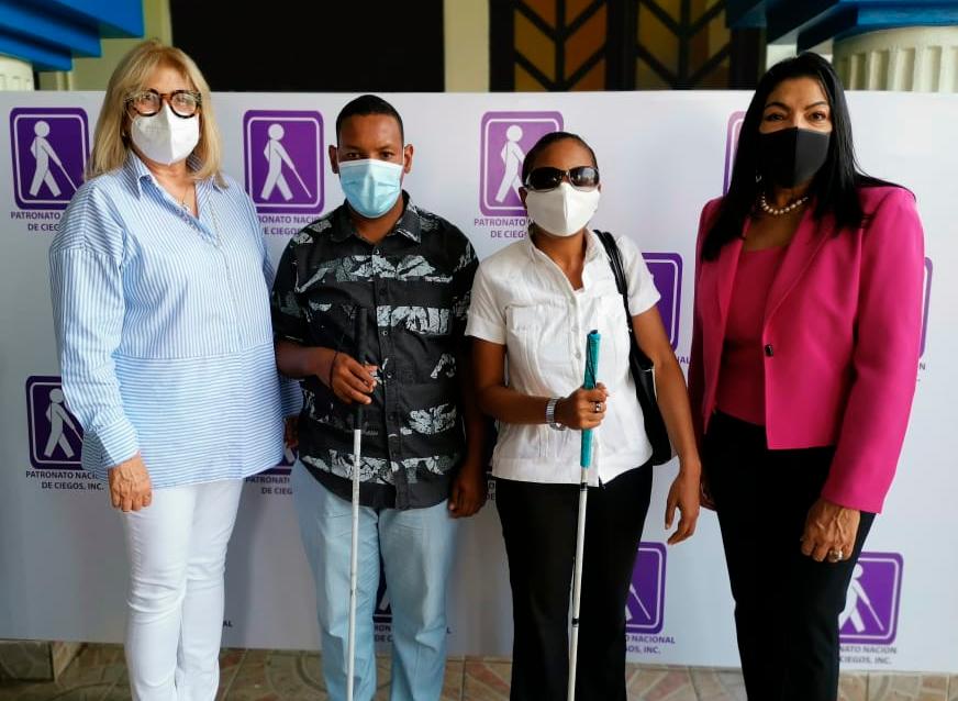 Mirka Morales, Francis Martínez, Karina Lugo y Alexandra ventura de Gómez.