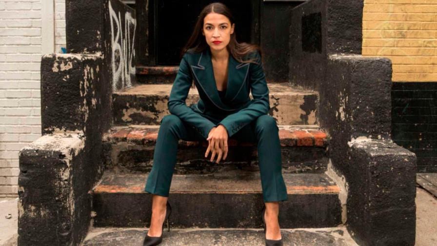 Ocasio-Córtez entrega 3,2 millones a damnificados de la tormenta en Texas Ocasio-Córtez entrega 3,2 millones a damnificados de la tormenta en Texas