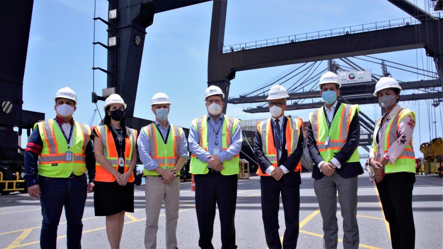 Nuevo director general de Aduanas visita instalaciones de DP World Caucedo