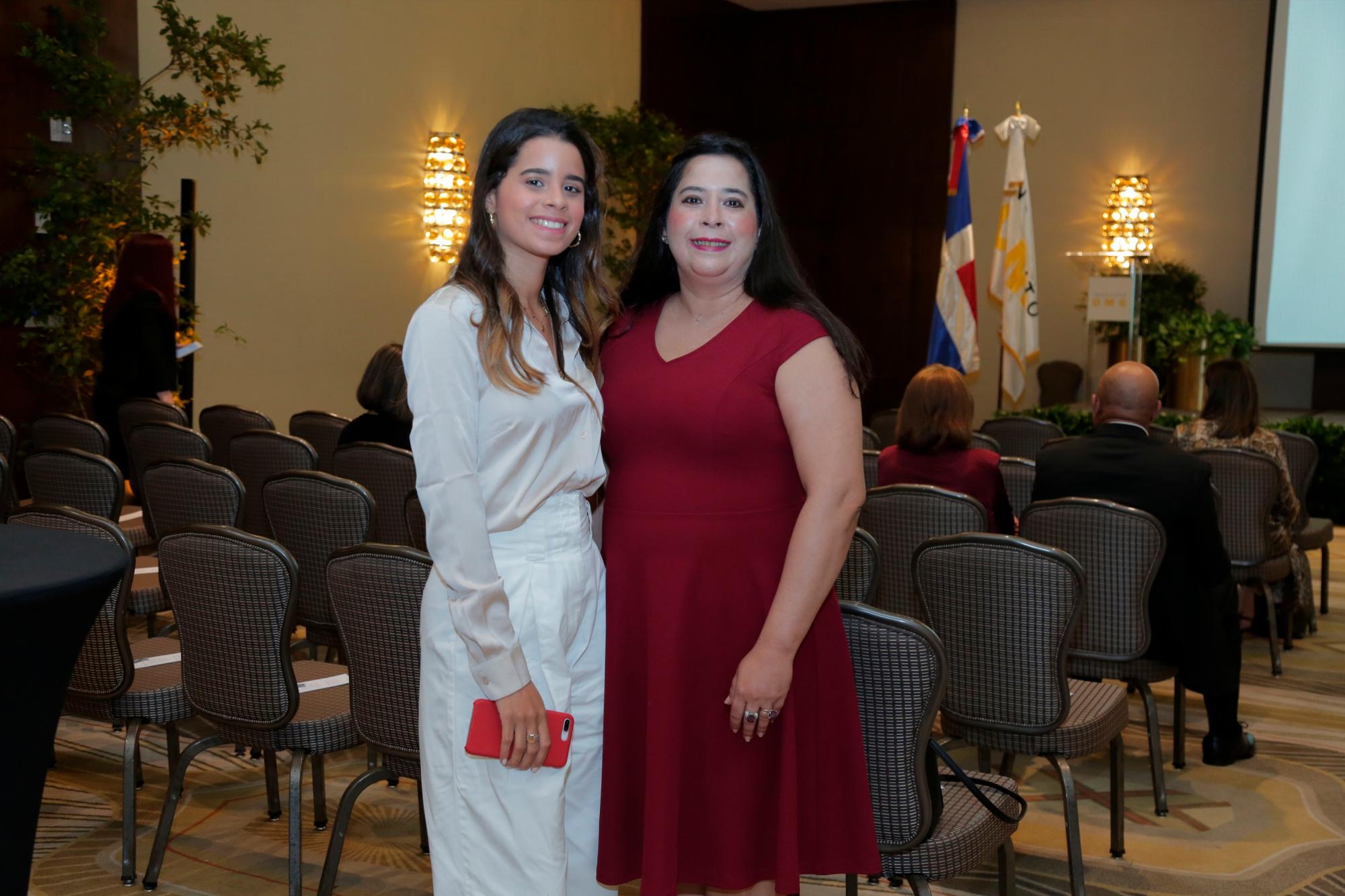 Natalia Ramírez y Natalia Espinal.