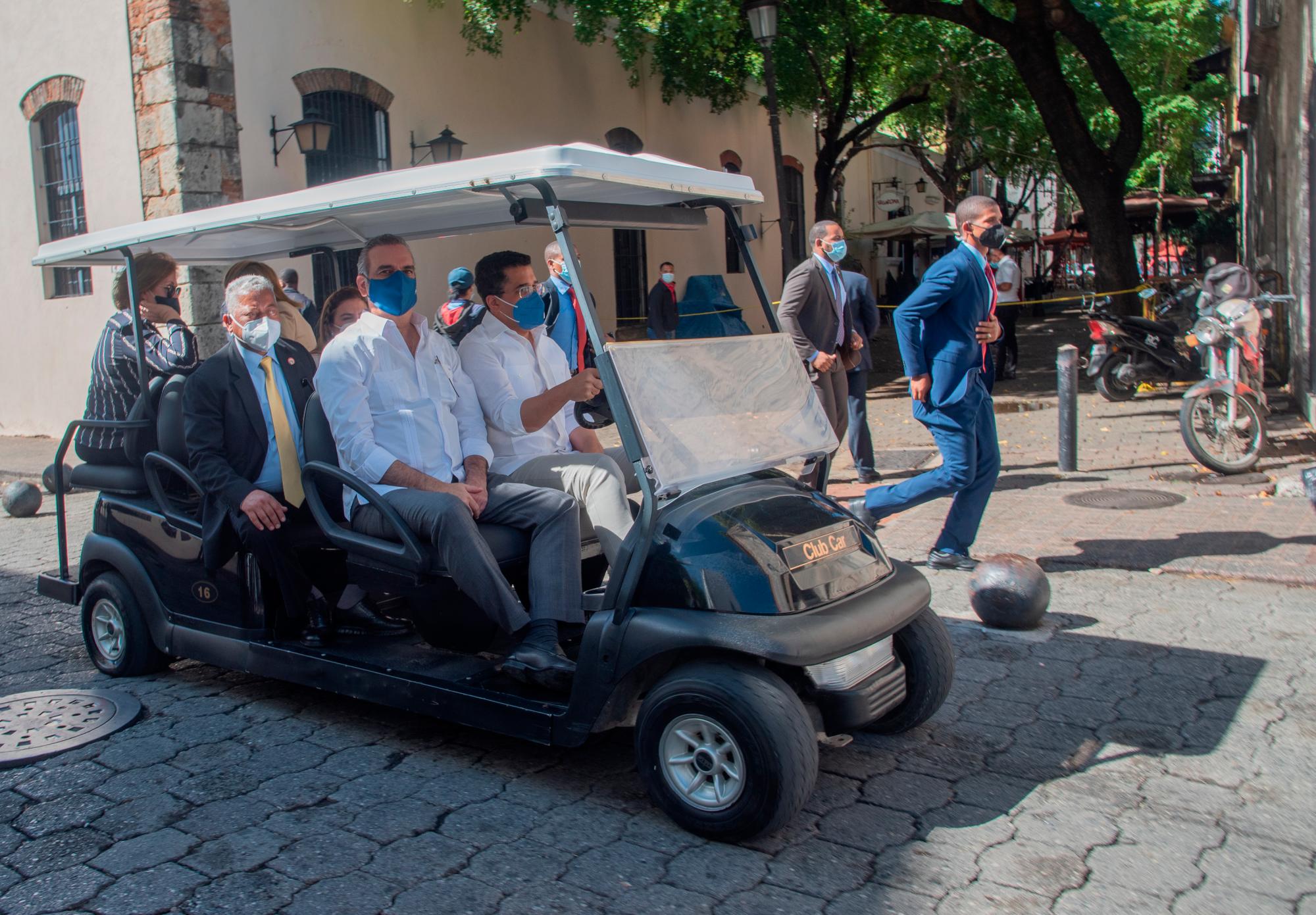 El mandatario y demás invitados recorrieron gran parte de la Ciudad Colonial.