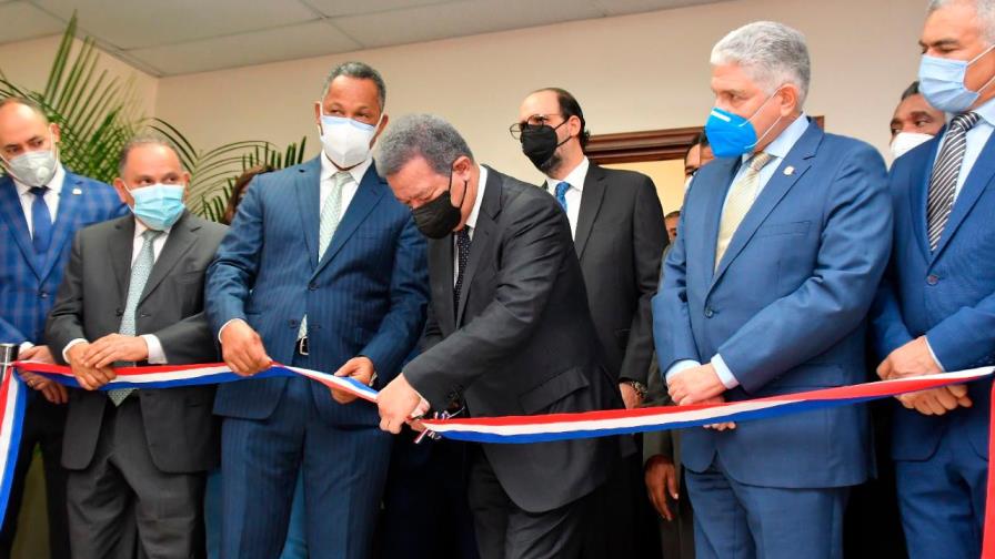 Leonel Fernández inaugura bloque de senadores de la Fuerza del Pueblo 