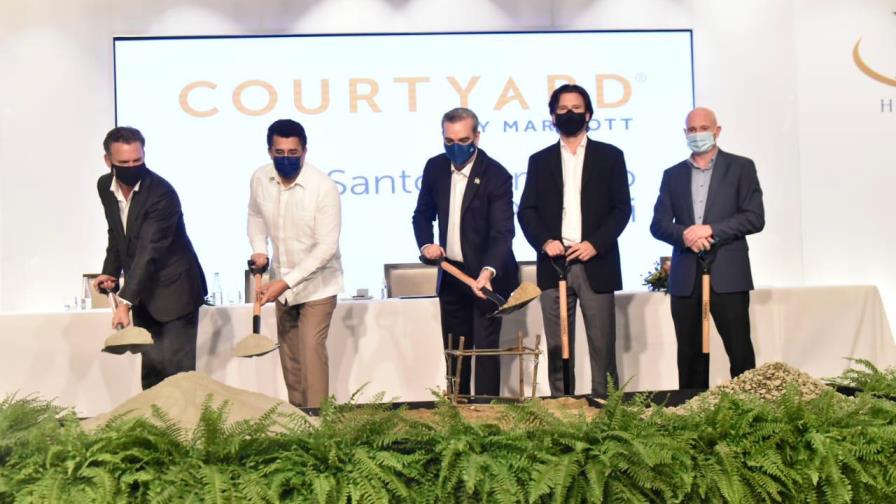 Abinader asiste al primer palazo del hotel Courtyard by Marriott Santo Domingo-Piantini Abinader asiste al primer palazo del hotel Courtyard by Marriott Santo Domingo-Piantini
