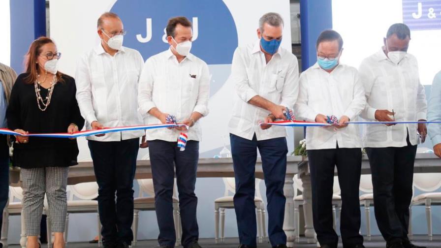 Presidente Abinader inaugura tres empresas en zona franca de Navarrete 
