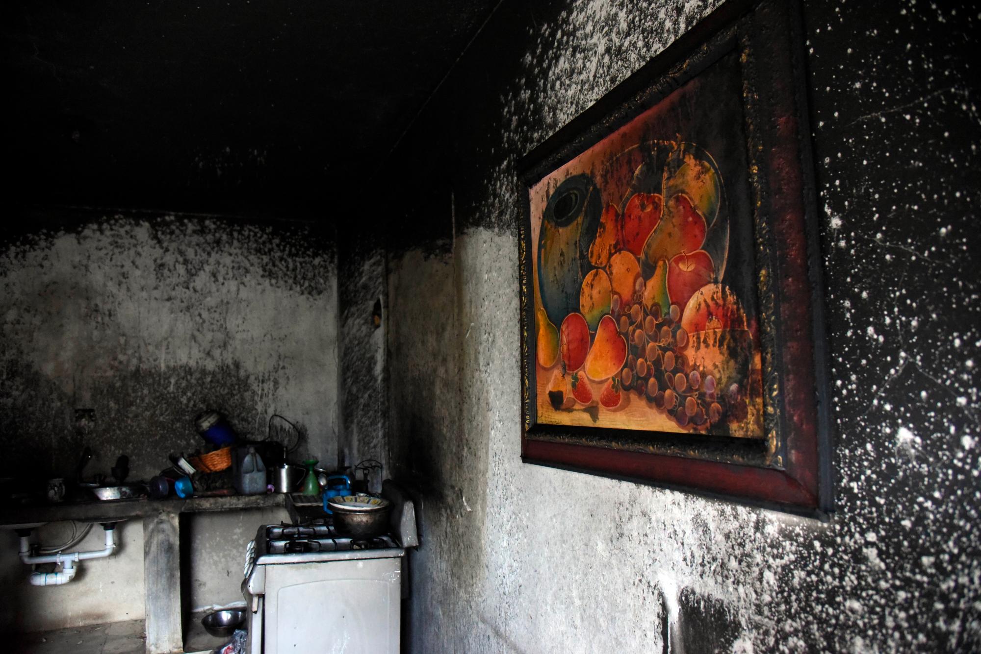 Una de las viviendas afectas por el incendio en la plata de gas Coopegas, en el 