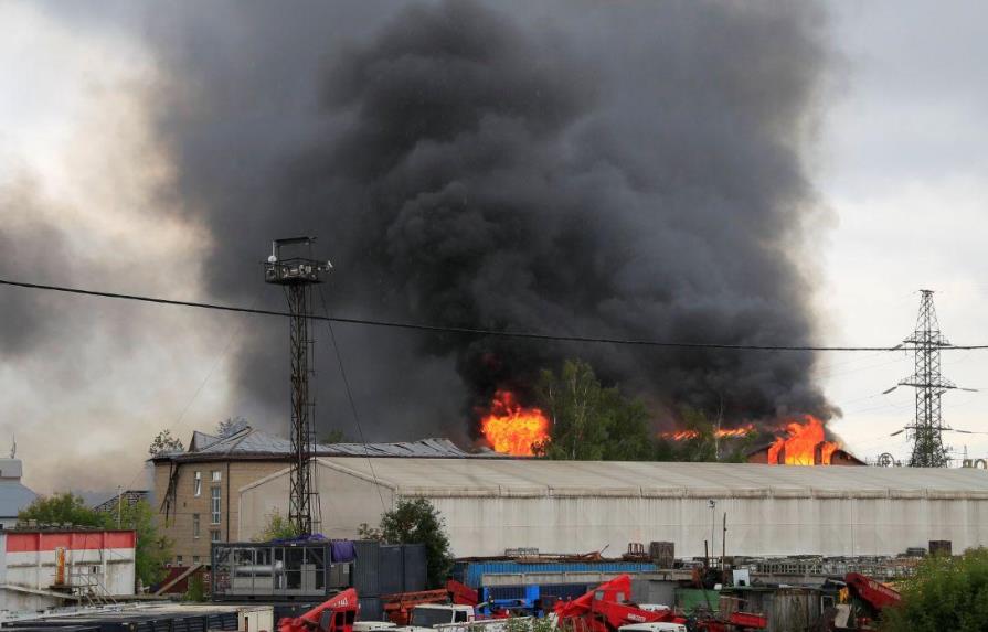 Al menos un muerto y 13 heridos en un incendio en central eléctrica de Moscú