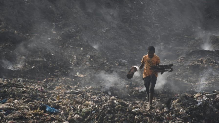 Falta de agua ha impedido sofocar incendio en vertedero de Haina 