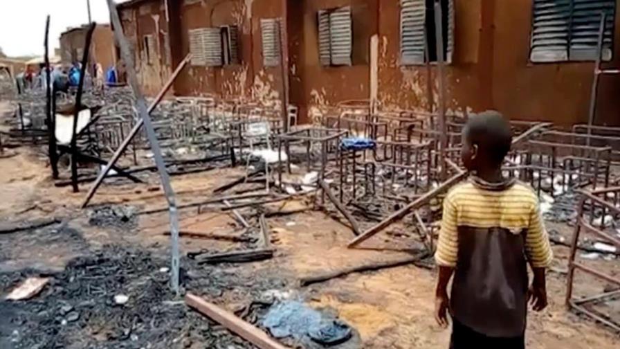 Al menos 26 niños mueren en el incendio de una escuela en Níger