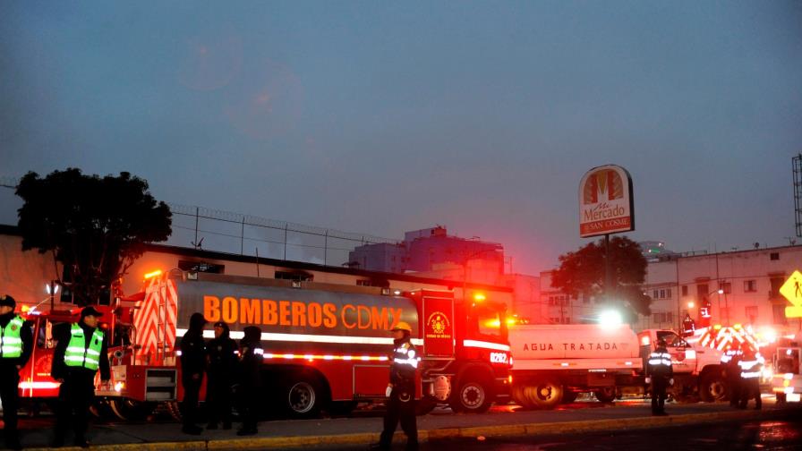 Ocho heridos y 200 evacuados por incendio en mercado de la Ciudad de México