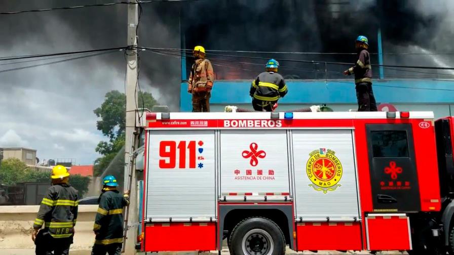 Propietario estima son millonarias las pérdidas por incendio que destruyó plaza en Mao