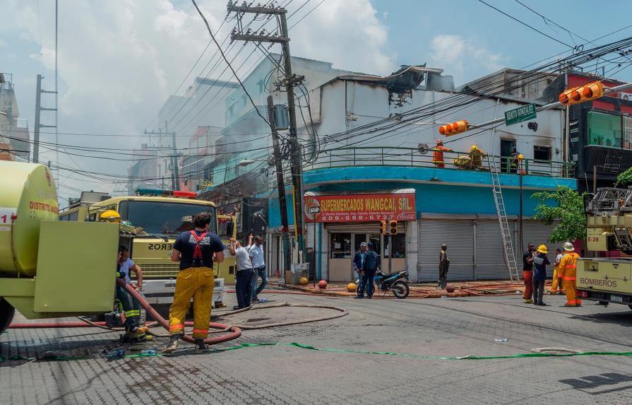 Fuego afecta a dos negocios en el Barrio Chino