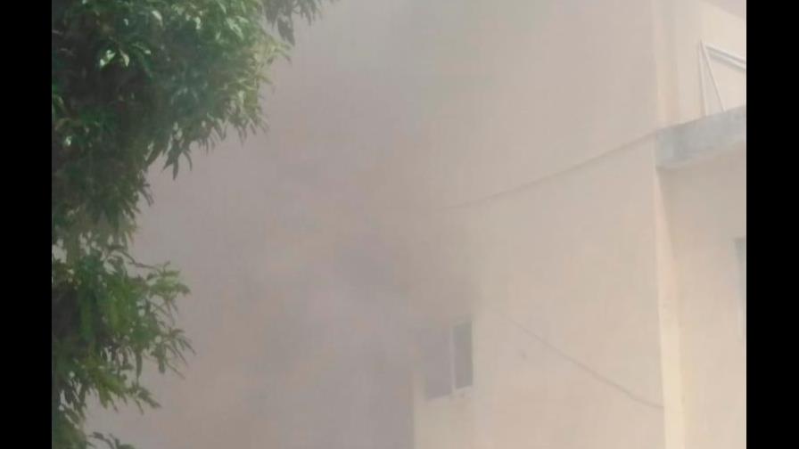 Evacuan pacientes y médicos de centro médico de Cotuí por incendio 