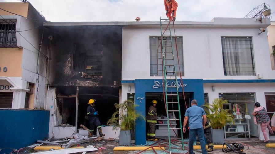 Fuego consume negocio de accesorios para cumpleaños Fuego consume negocio de accesorios para cumpleaños
