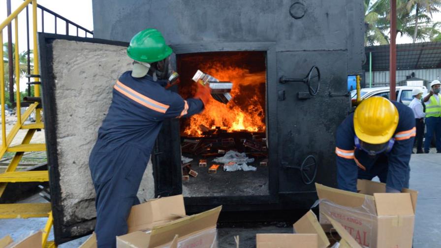 Aduanas incinera contrabando de 16 millones de unidades de cigarrillos Aduanas incinera contrabando de 16 millones de unidades de cigarrillos