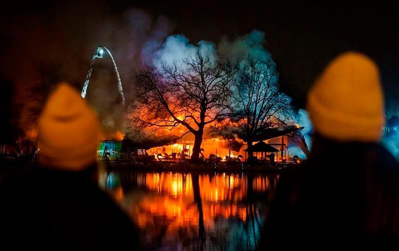 Un incendio devasta parte de un parque de atracciones en Países Bajos