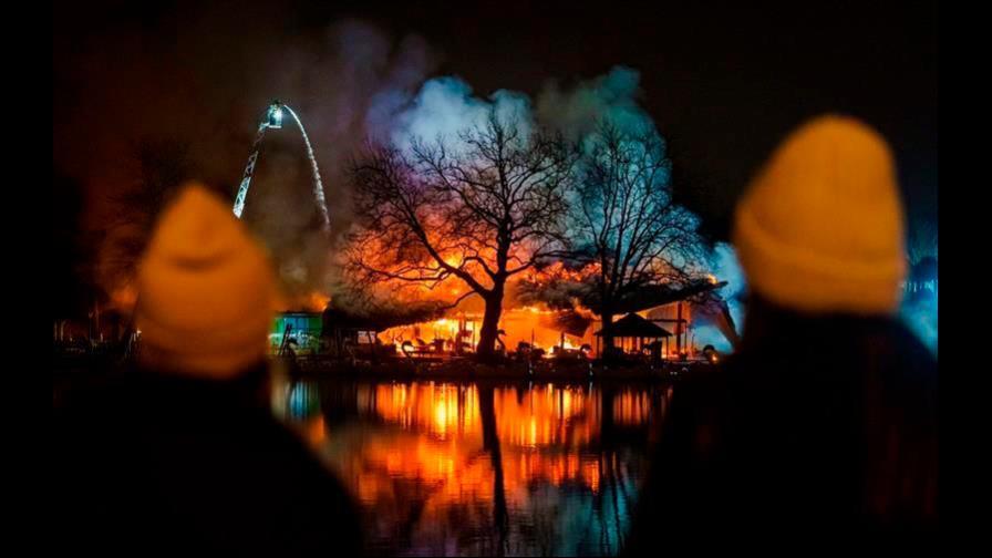 Un incendio devasta parte de un parque de atracciones en Países Bajos