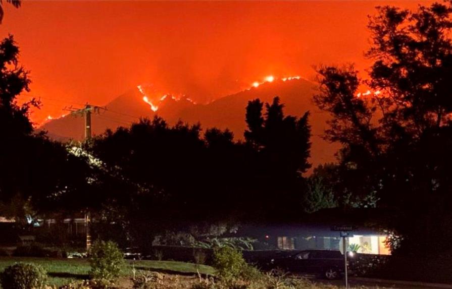 Incendios “extremos” y denso humo invaden el oeste de EEUU y Canadá