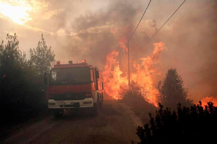 Incendios asolan el sur de Europa y fuerzan la evacuación de cientos de personas