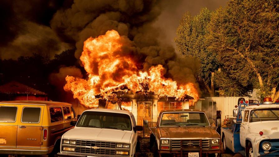 Más de 400 personas fueron evacuadas por los incendios en California
