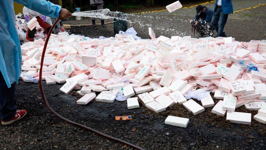 Autoridades incineran más de dos toneladas de droga