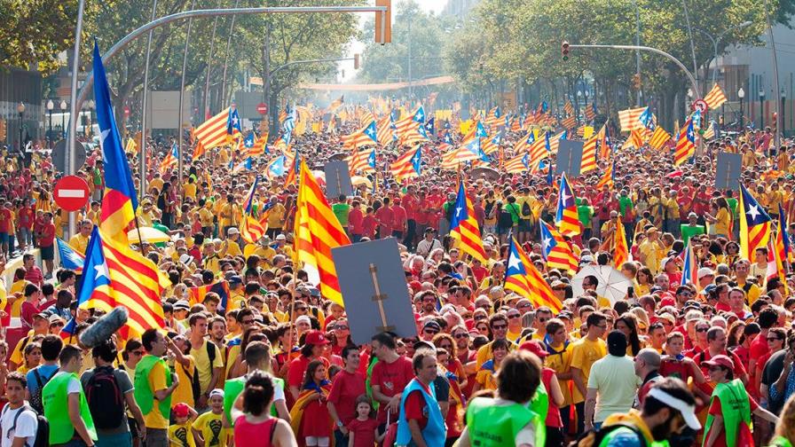 Miles de personas se manifiestan a favor de la independencia de Cataluña