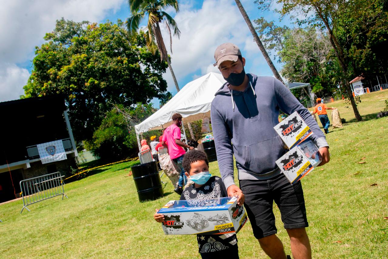 Algunos llevaron tantos plásticos que hasta varios juguetes obtuvieron.
