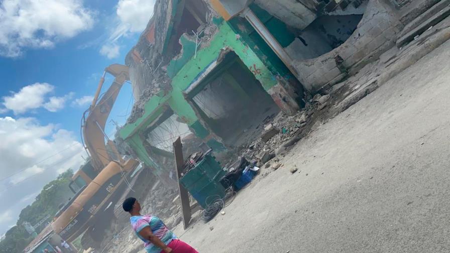 URBE saca ocupantes ilegales de viviendas desalojadas en La Ciénaga