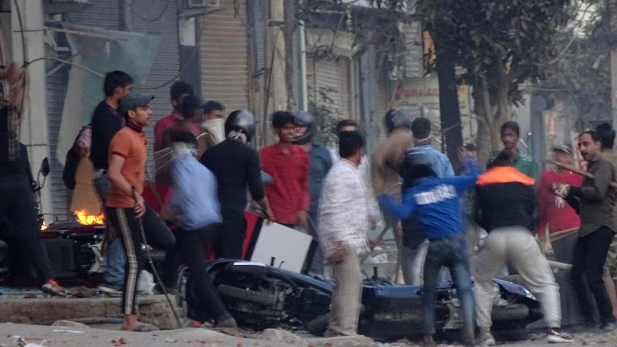 Ascienden a 34 los muertos en disturbios entre hindúes y musulmanes de Nueva Delhi