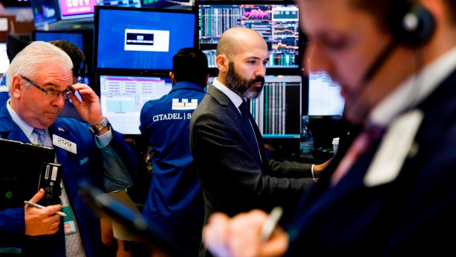 El índice Nasdaq alcanza por primera vez los 10.000 puntos