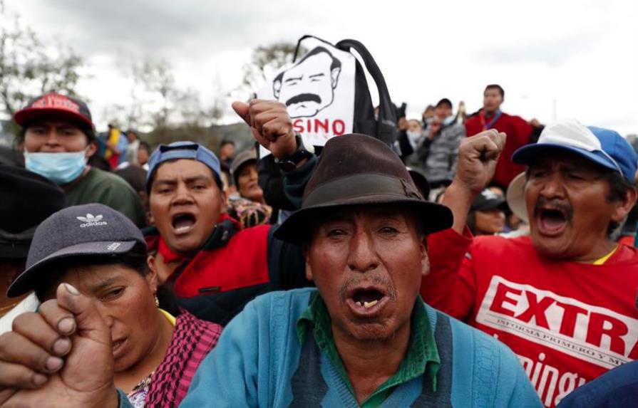 Indígenas liberan a agentes de policía y periodistas retenidos en Quito