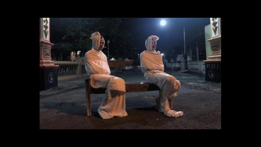 Los fantasmas indonesios para que la gente no salga de casa por la pandemia