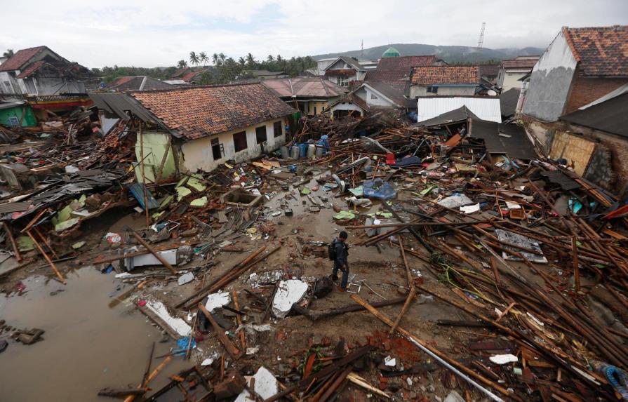 Muertos por tsunami en Indonesia aumentan a 373 y desaparecidos a 128 