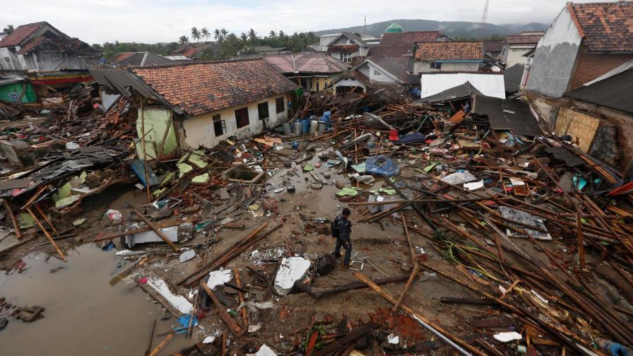 Muertos por tsunami en Indonesia aumentan a 373 y desaparecidos a 128 