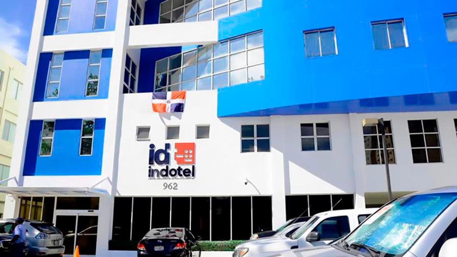 Indotel escucha opiniones sobre norma para revocar autorizaciones de servicios
