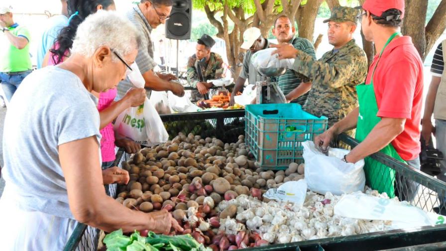 Gobierno planea subir a 36 los mercados de productores en un mes