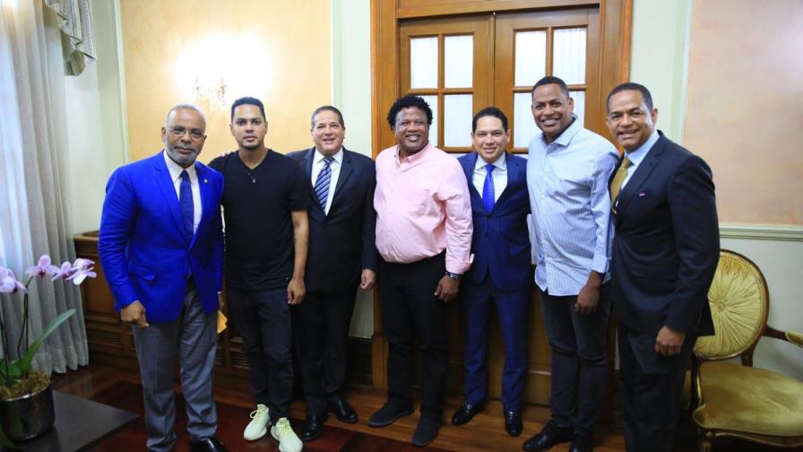 Resaltan popularidad de Danilo Medina, quien se acerca a jóvenes influencers 