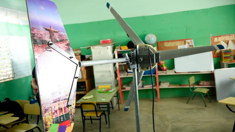 El Infotep, Vestas y 500 PRM instalan generador eólico en escuela rural de Puerto Plata El Infotep, Vestas y 500 PRM instalan generador eólico en escuela rural de Puerto Plata