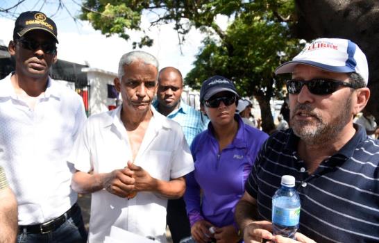 Ingenieros contratistas del Ministerio de Educación protestan por deuda millonaria Ingenieros contratistas del Ministerio de Educación protestan por deuda millonaria