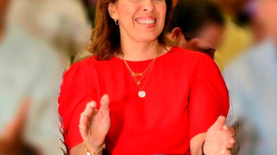Esposa de Reinaldo Pared agradece por ponderarla como compañera de boleta de Leonel Esposa de Reinaldo Pared agradece por ponderarla como compañera de boleta de Leonel