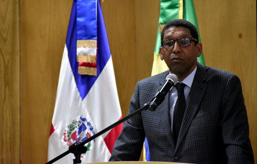 Viceministro de Economía que apoyó a Leonel Fernández hace pública su renuncia 