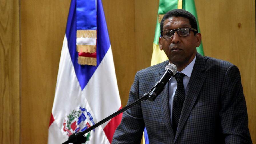 Viceministro de Economía que apoyó a Leonel Fernández hace pública su renuncia Viceministro de Economía que apoyó a Leonel Fernández hace pública su renuncia