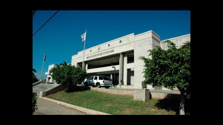 Exempleados de carrera administrativa demandan al Inposdom por cancelaciones