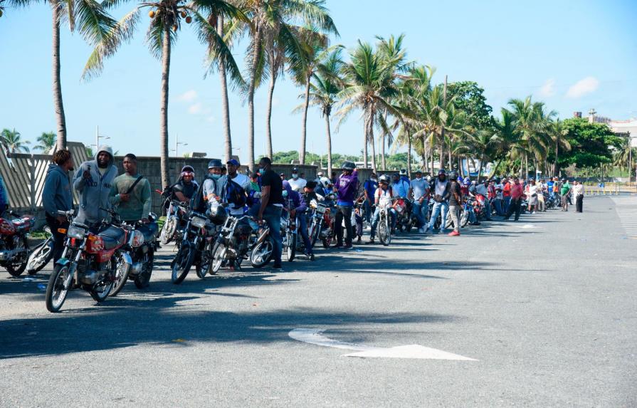 Motociclistas siguen acudiendo en masa a registrarse, pese a extensión del plazo