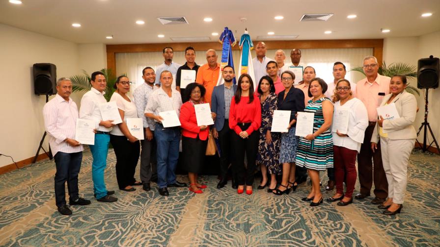 Intrant entrega primeras licencias de transporte escolar Intrant entrega primeras licencias de transporte escolar