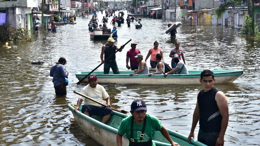 Eta se convierte en huracán mientras se acerca a la costa oeste de Florida
