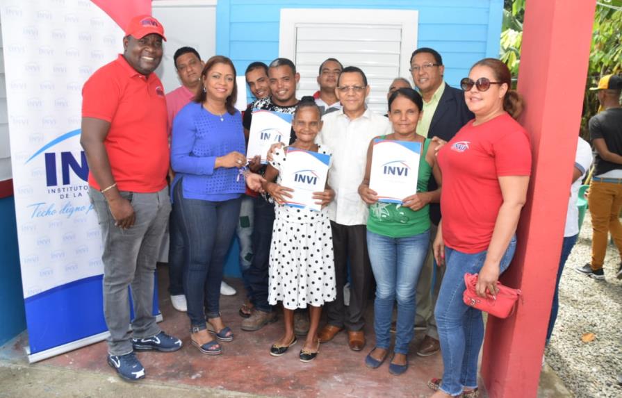 INVI entrega casas a nueve familias en Cotuí