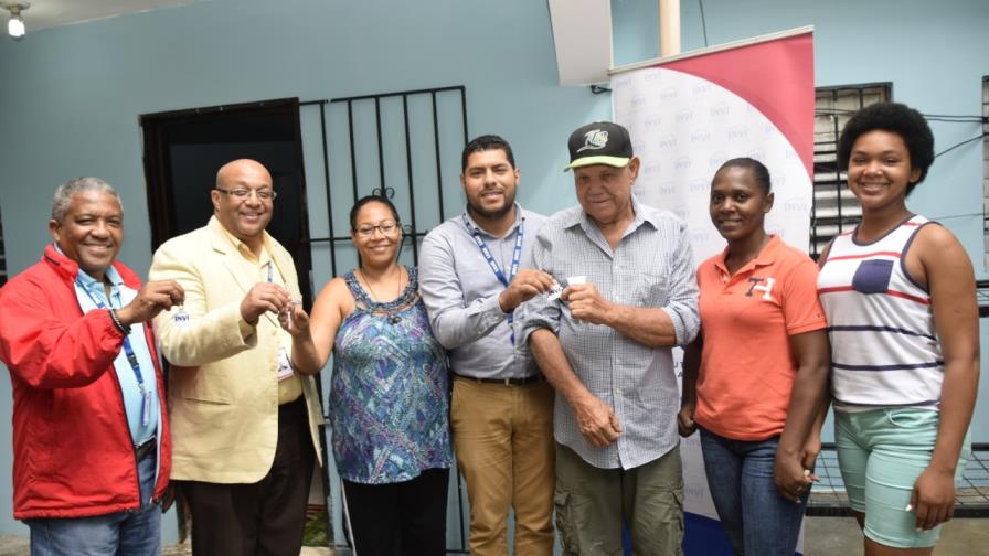 INVI entrega reparadas las viviendas afectadas por un fuego