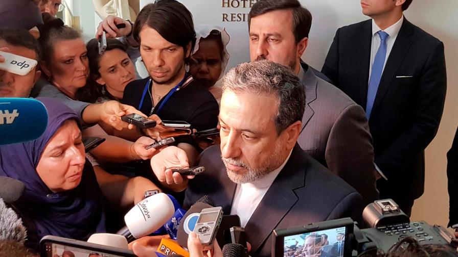 Irán urge a EE.UU. a eliminar todas sus sanciones en “un solo paso”