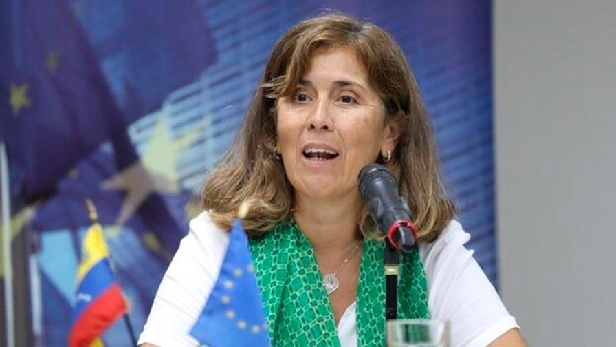 Suspensión de vuelos retrasa la expulsión de embajadora de la UE en Venezuela