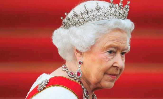 Isabel II cumple 95 años sin el duque de Edimburgo y con una crisis familiar